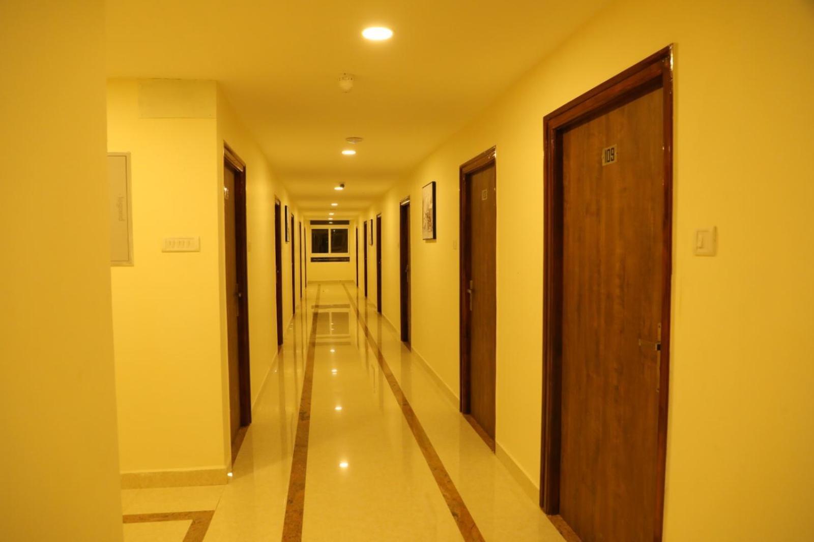 Annai Residency Hotel Велор Екстериор снимка