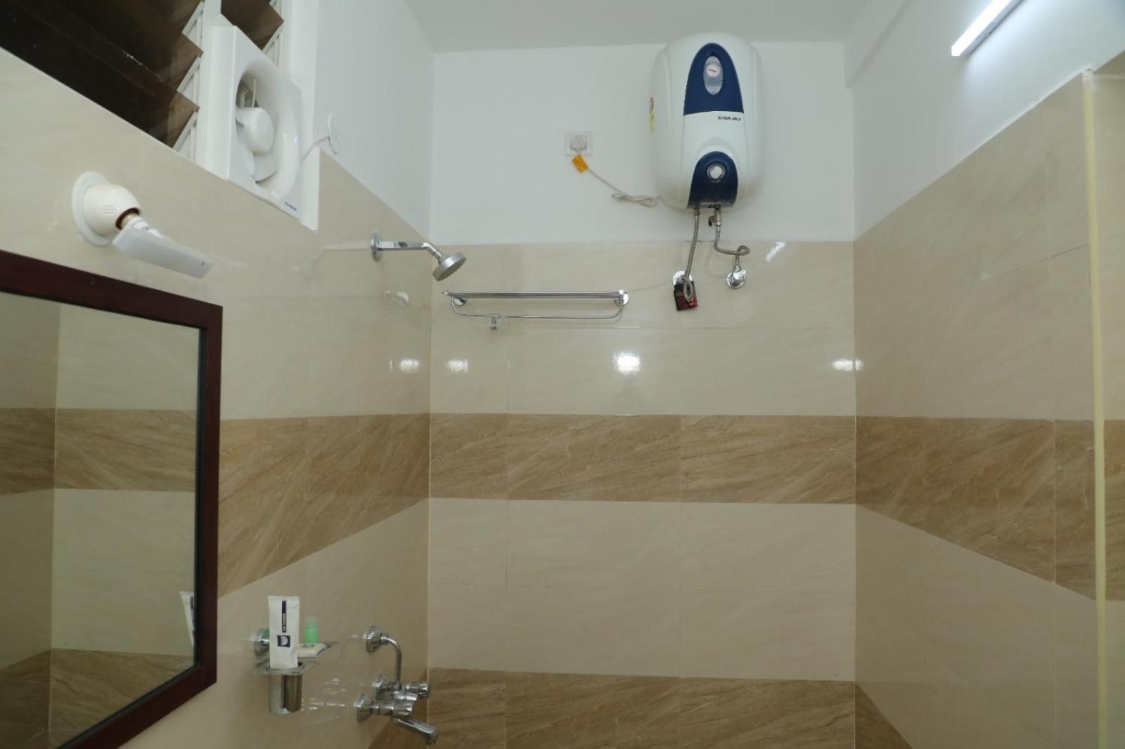 Annai Residency Hotel Велор Екстериор снимка